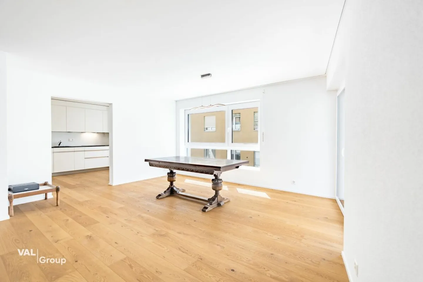 Exclusive 5.5-room apartment with single-family home character - prime location - Photo 2 of 13