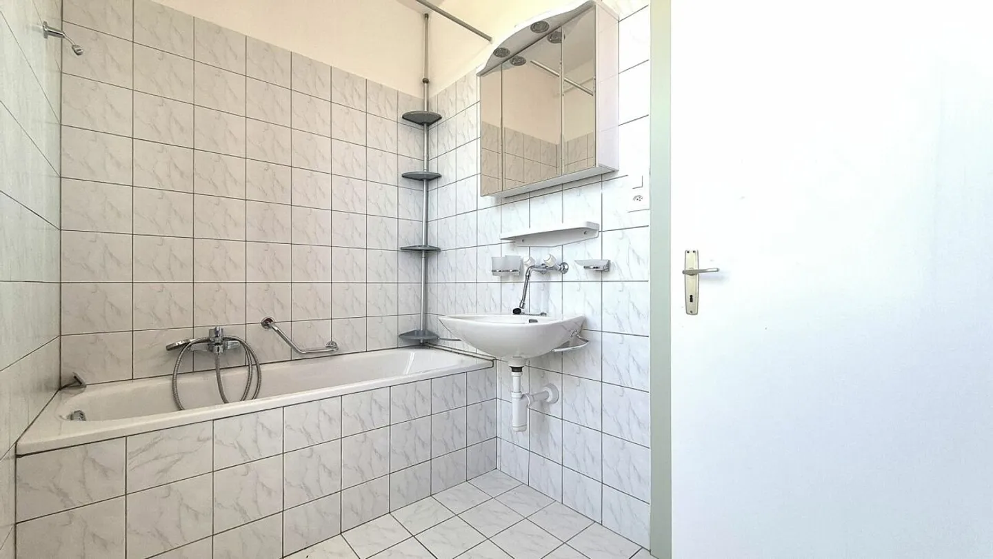 Charm of the old and absolute calm: 5.5-room apartment in Planchettes - Photo 9 of 12