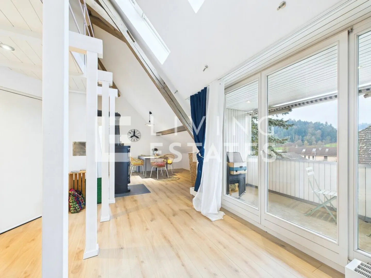 VIVRE SUR DEUX ÉTAGES - LUMIÈRE, CHARME &amp; VUE - Photo 5 sur 13