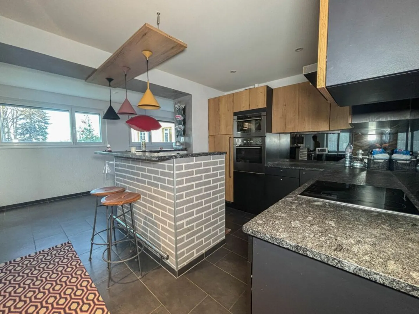 Charming family home with 5.5 rooms and a second plot in green zone - Photo 6 of 13