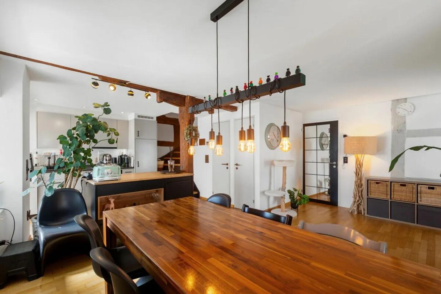 Charming 7½-Room Townhouse with Separate Garden - Photo 3 of 13