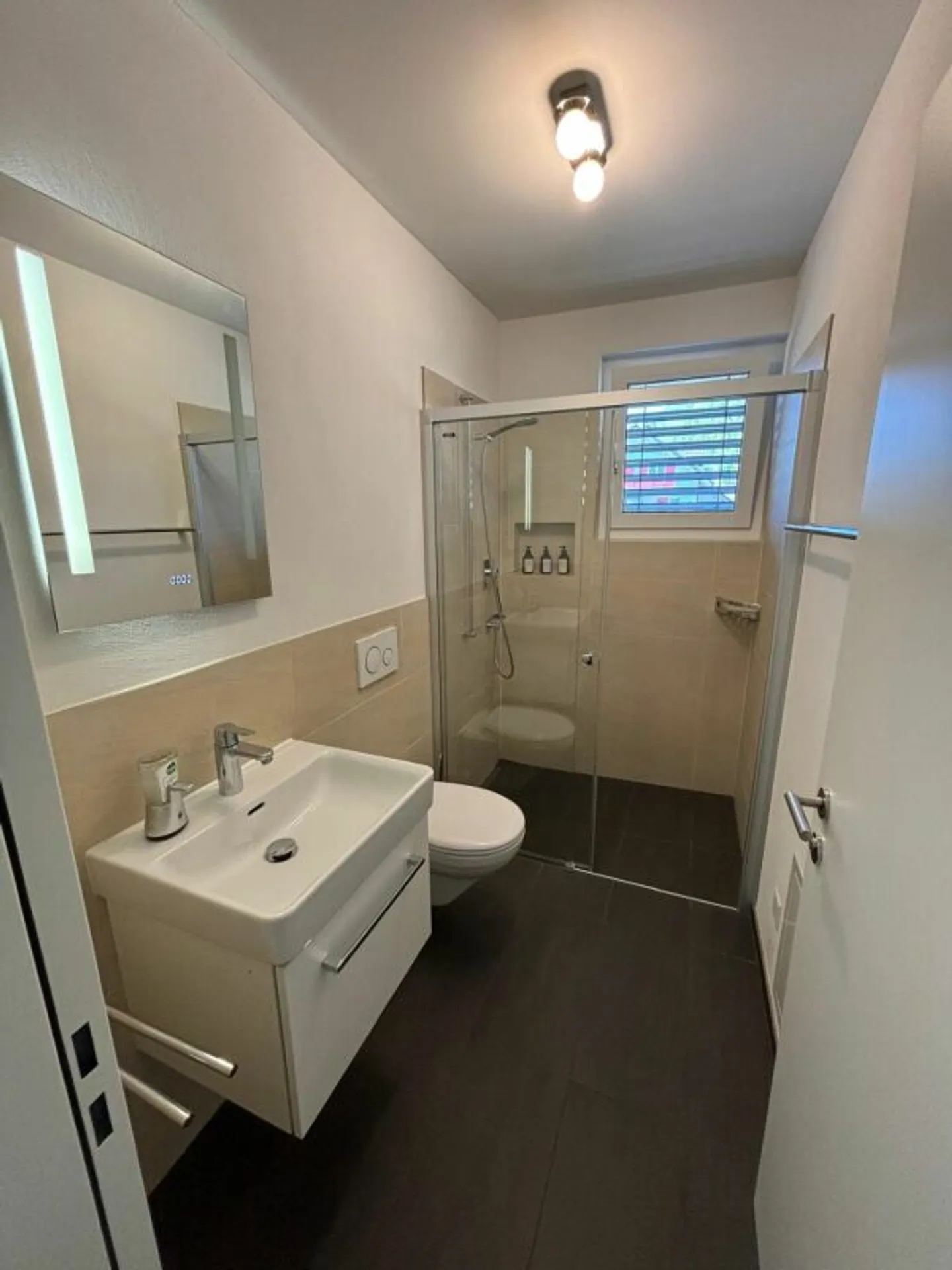 Appartement moderne et spacieux de 4,5 pièces - Photo 4 sur 9