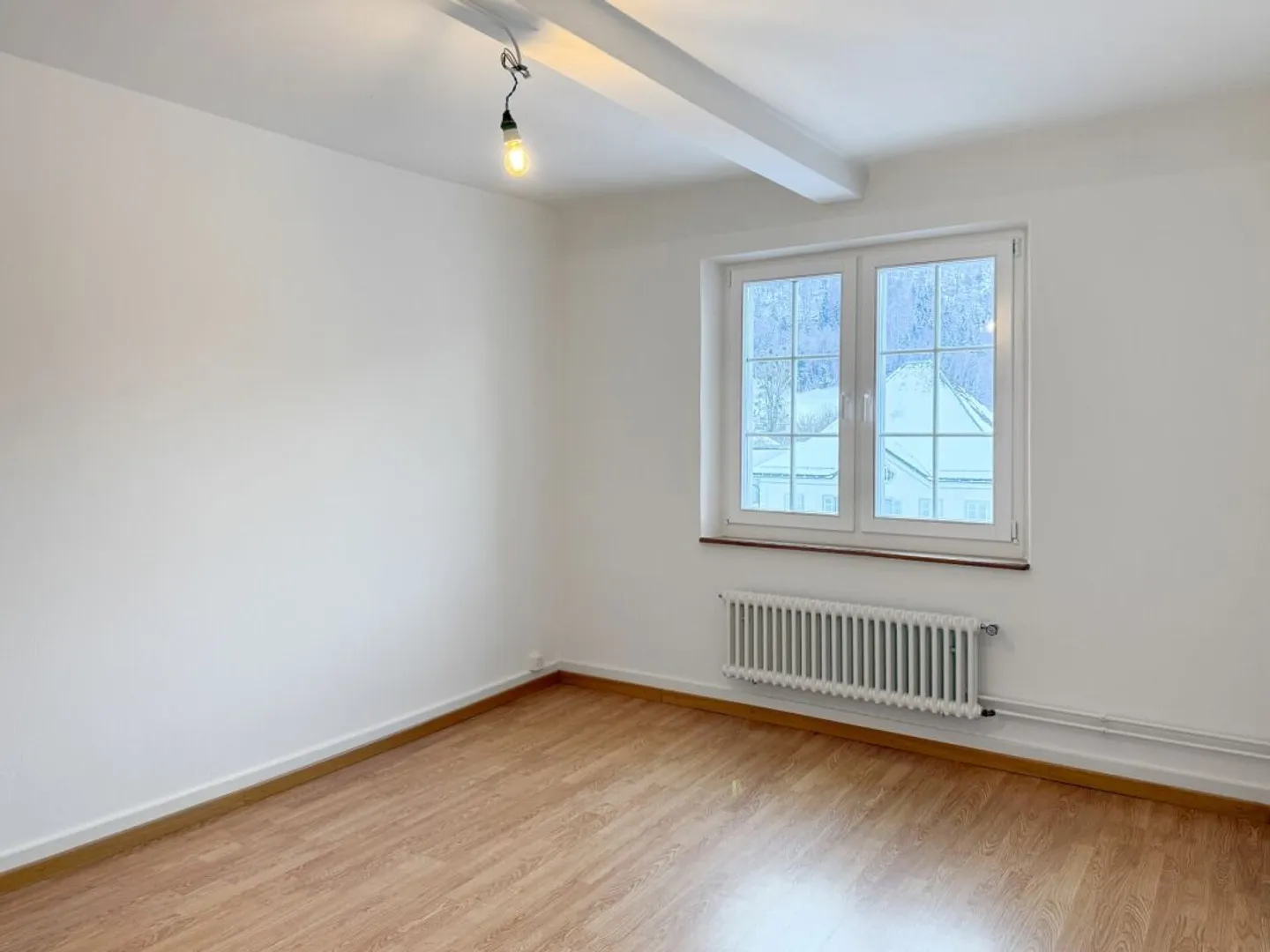 GLÄRNISCHBLICK | appartement sous les combles rénové de 2,5 pièces dans un emplacement central à Mollis GL - Photo 6 sur 11