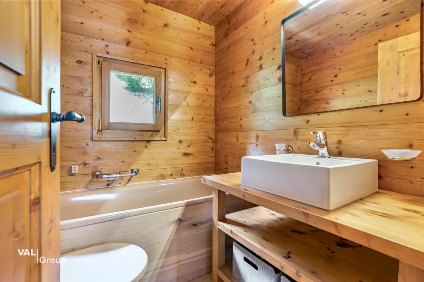 View, comfort and well-being! Superb furnished chalet in La Tzoumaz - Photo 10 of 13