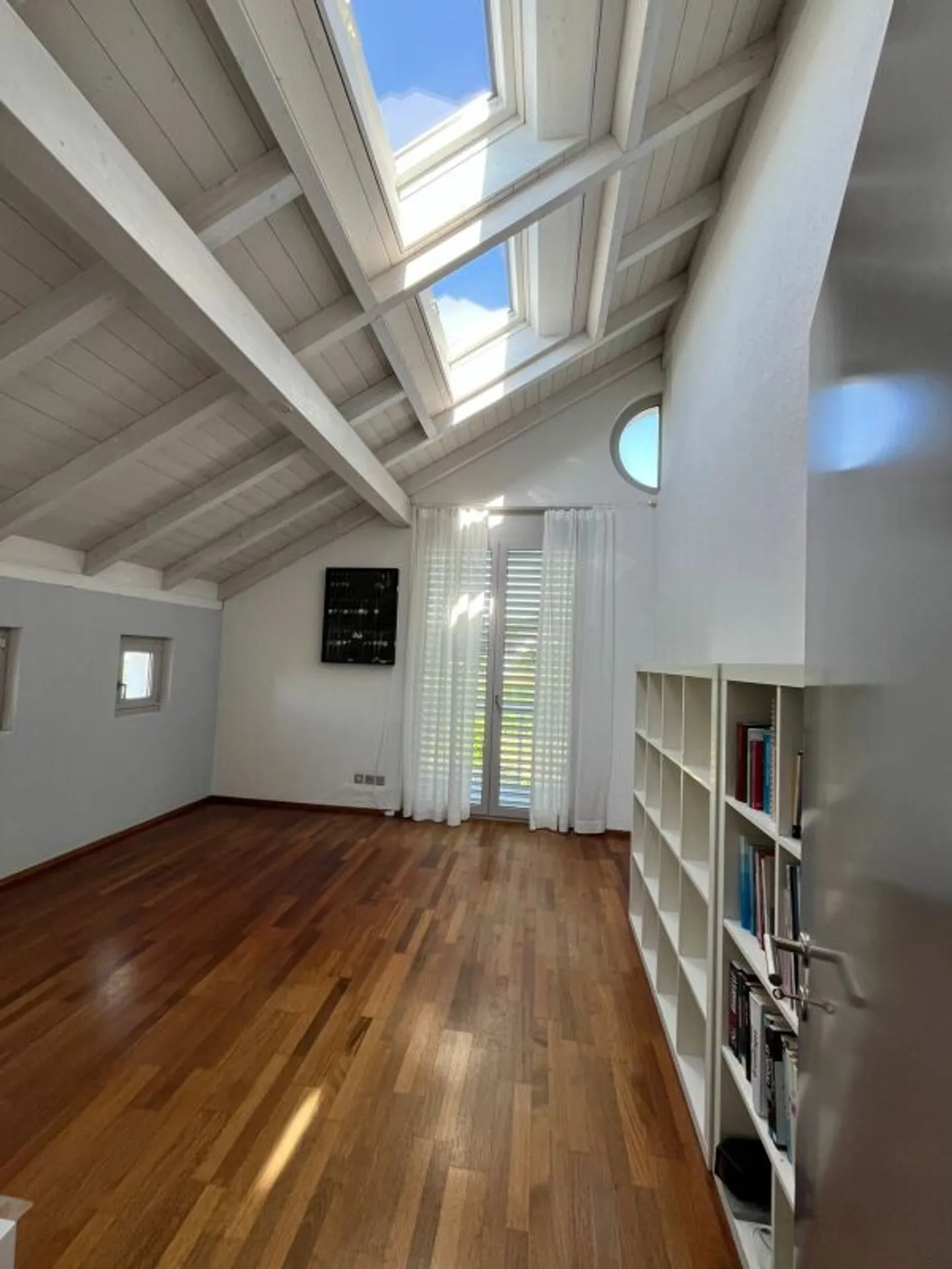 Casa familiare moderna con piscina - Foto 12 di 13