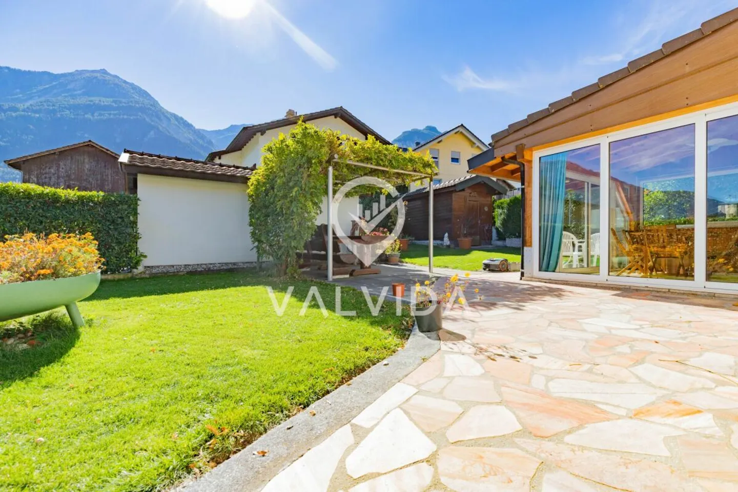 Ihr neues Zuhause mit Wintergarten und Gartenidylle in Leuk-Susten - Foto 1 von 13