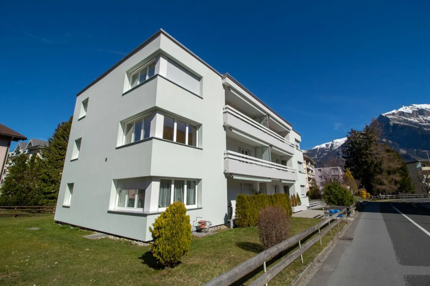 Apartment in a small multi-family house - Photo 2 of 10