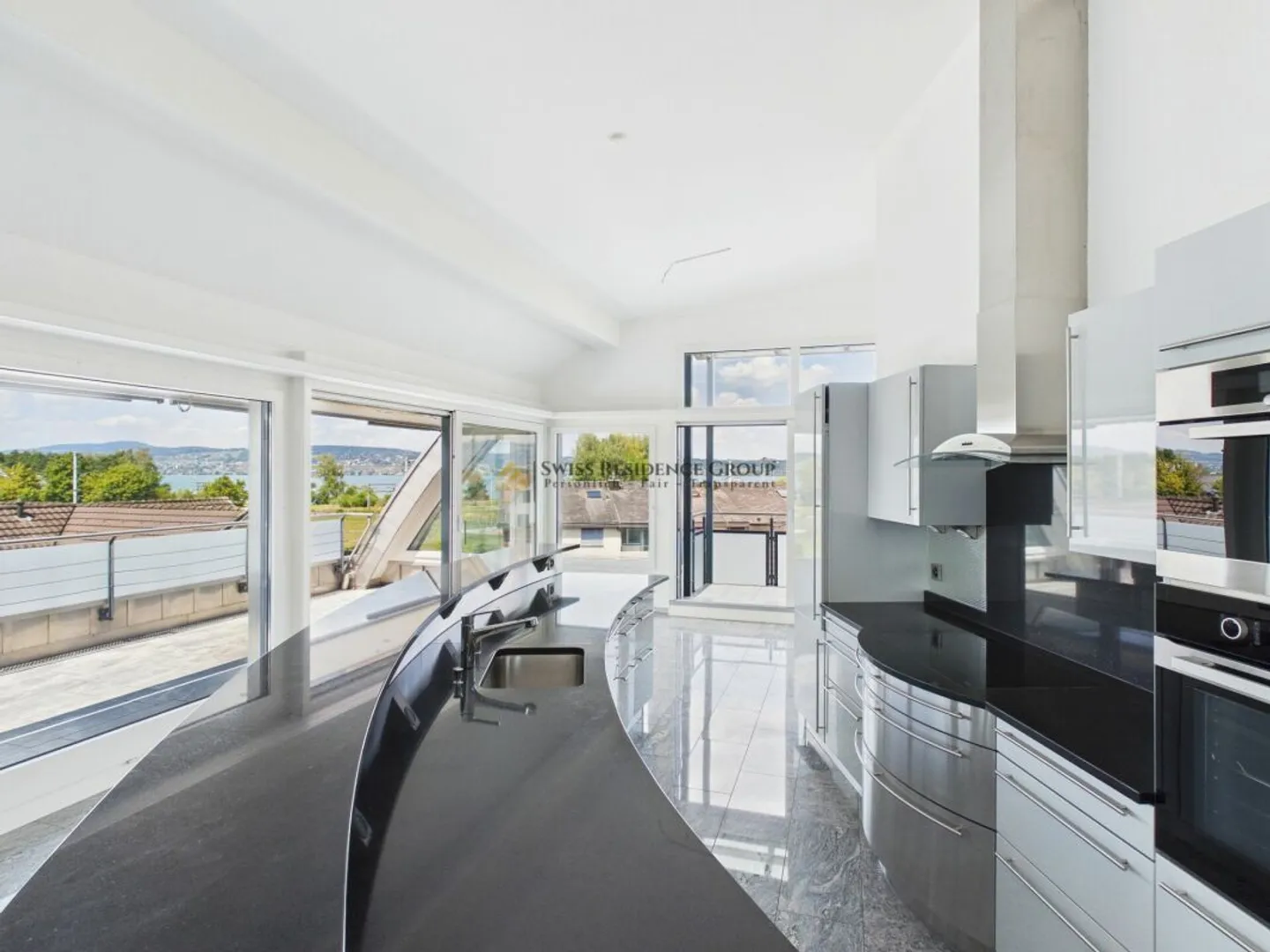 Exclusive with breathtaking lake view - private rooftop terrace - wellness oasis - Photo 3 of 13