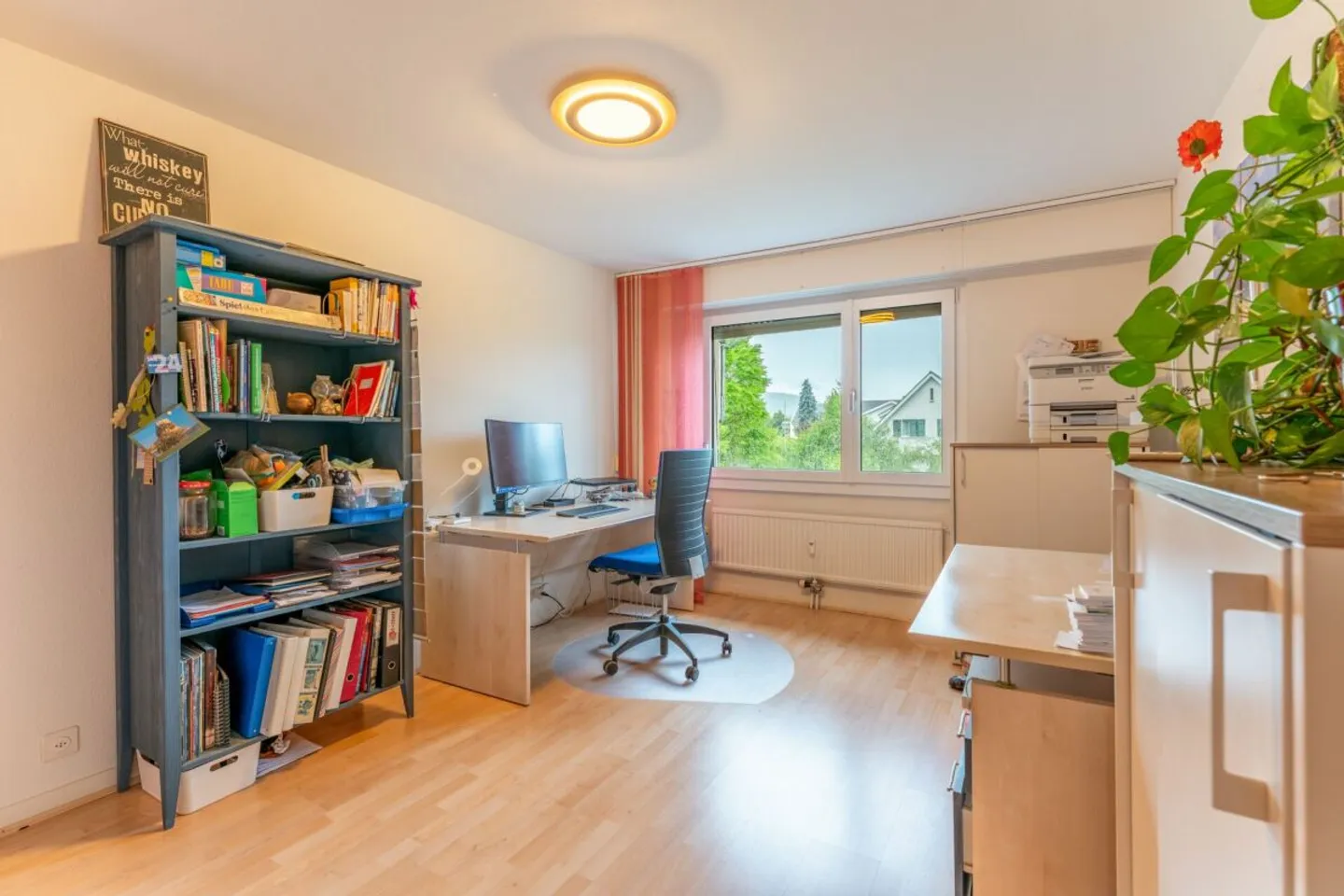 Ideal für Erstkäufer, junge Paare oder Familien, die eine solide Eigentumswohnung suchen und nicht sofort renovieren möchten. - Photo 8 of 10