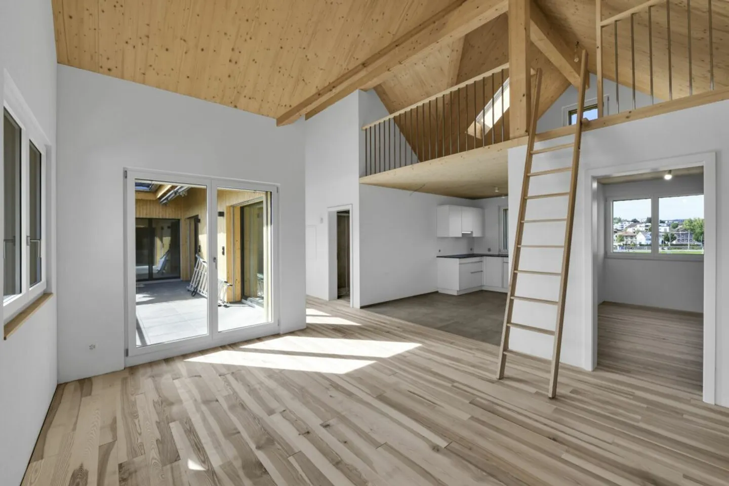 2.5-room high-quality attic apartment, first occupancy - Photo 8 of 9