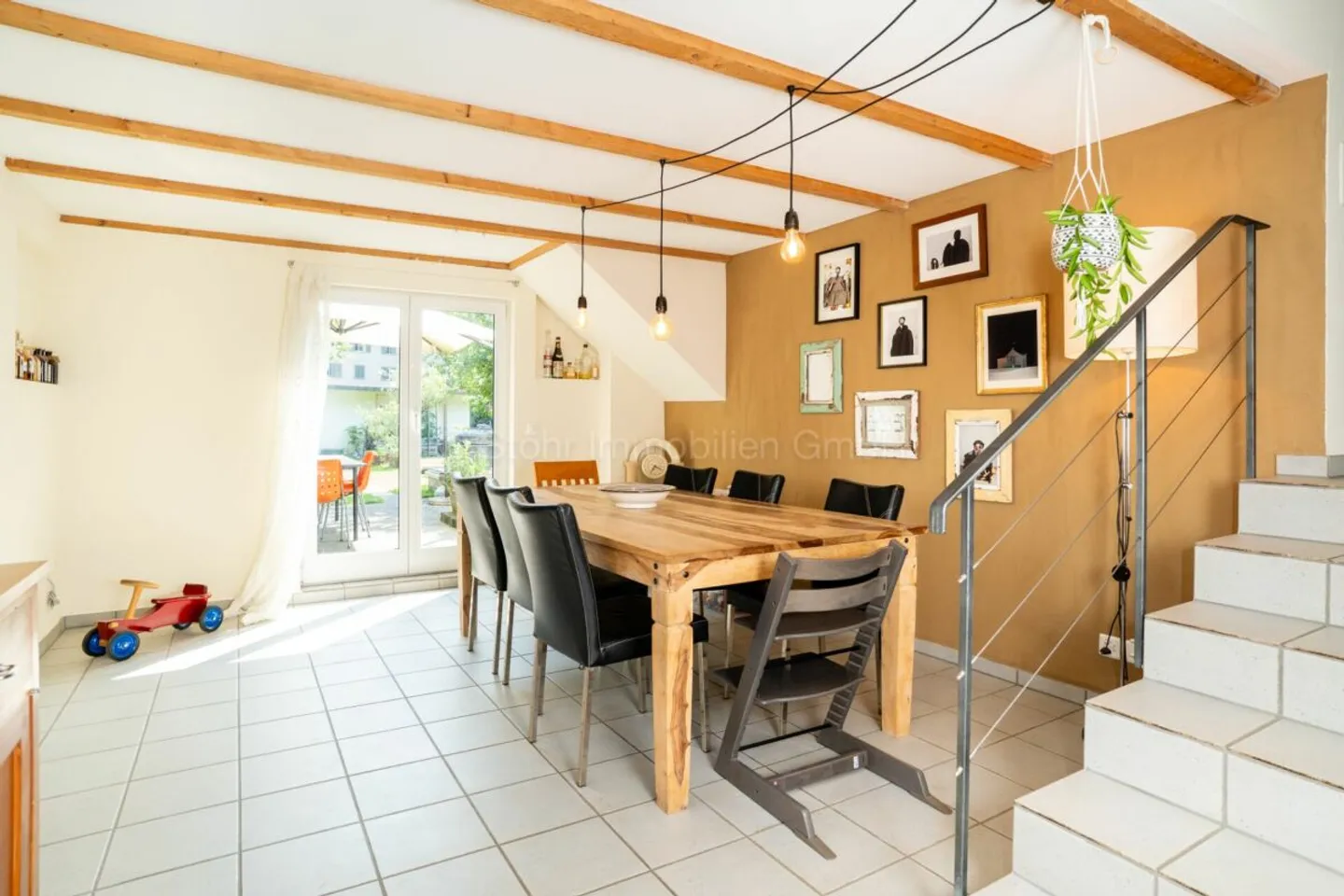 Charmante maison jumelée de 5,5 pièces avec un merveilleux environnement - Photo 7 sur 13