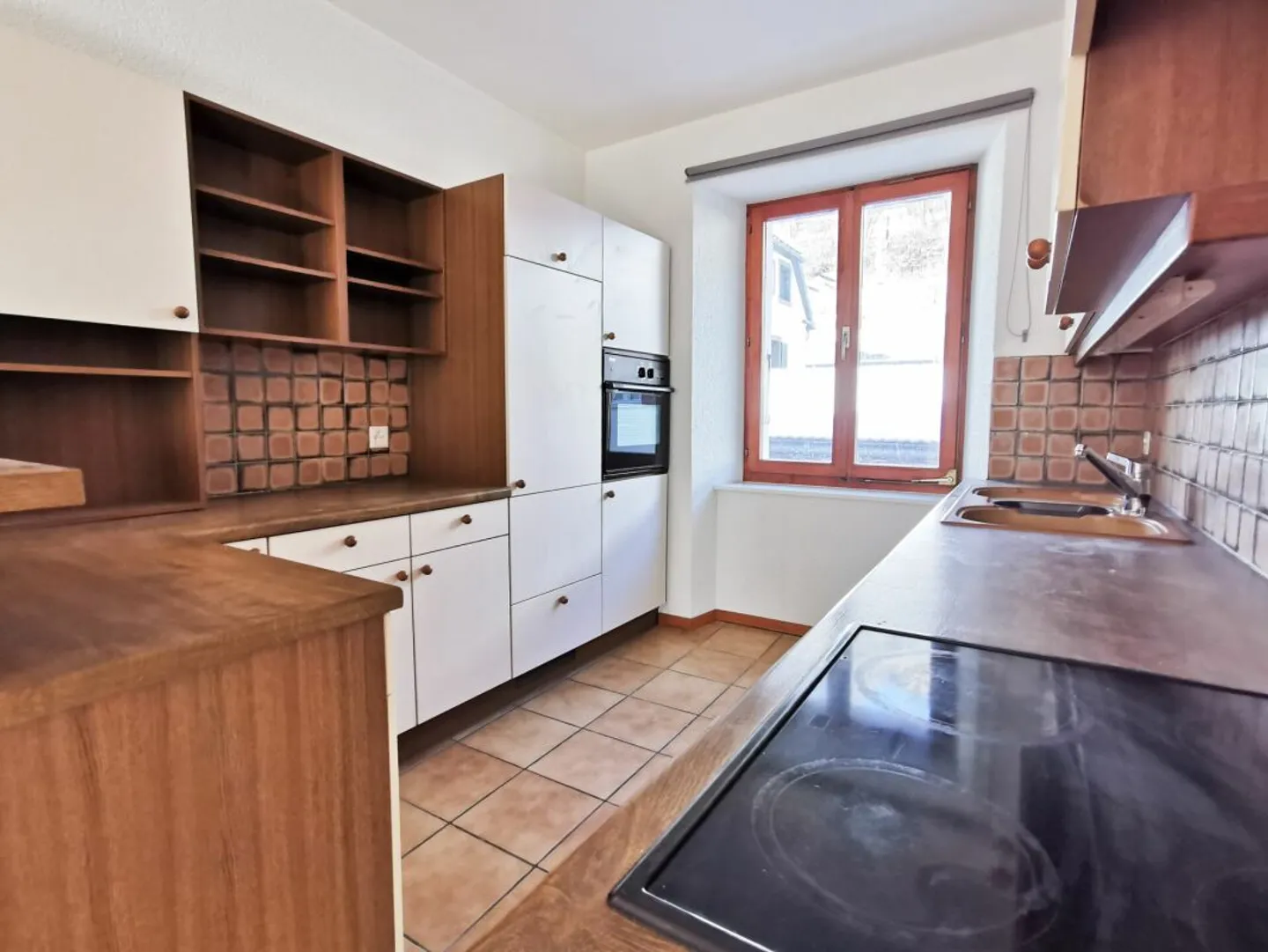 Ampio appartamento di 4,5 locali con camino - Foto 12 di 13