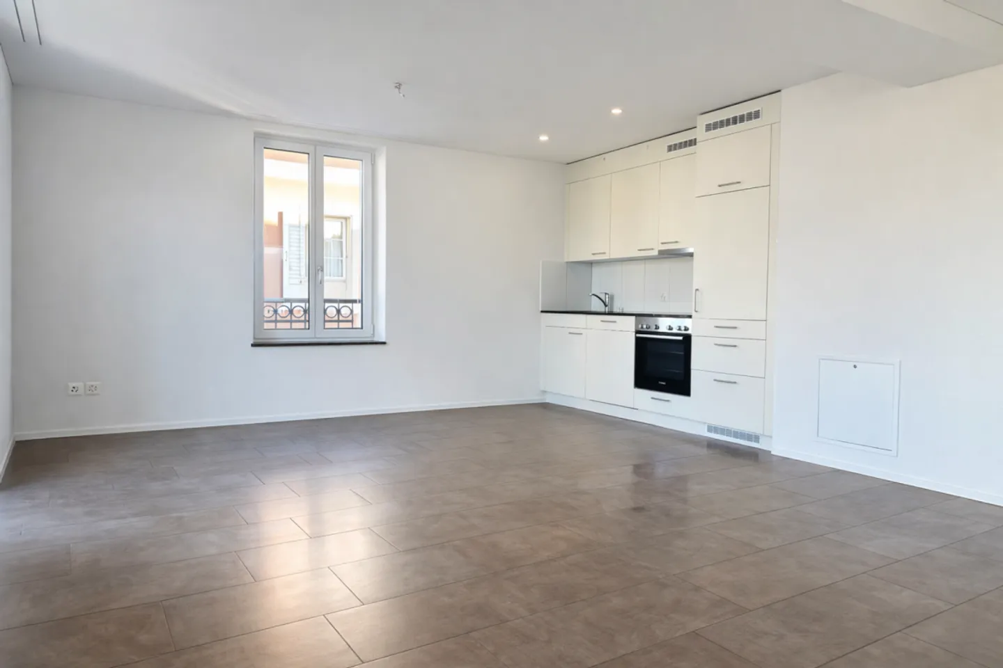 Charming 2.5 room apartment in stylish city villa - Photo 1 of 8