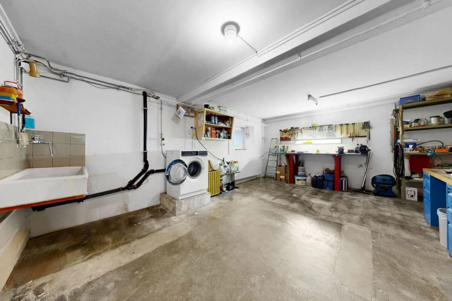 Spacious single-family house with versatile outdoor area, parking space, and additional shed/garage - Photo 7 of 13