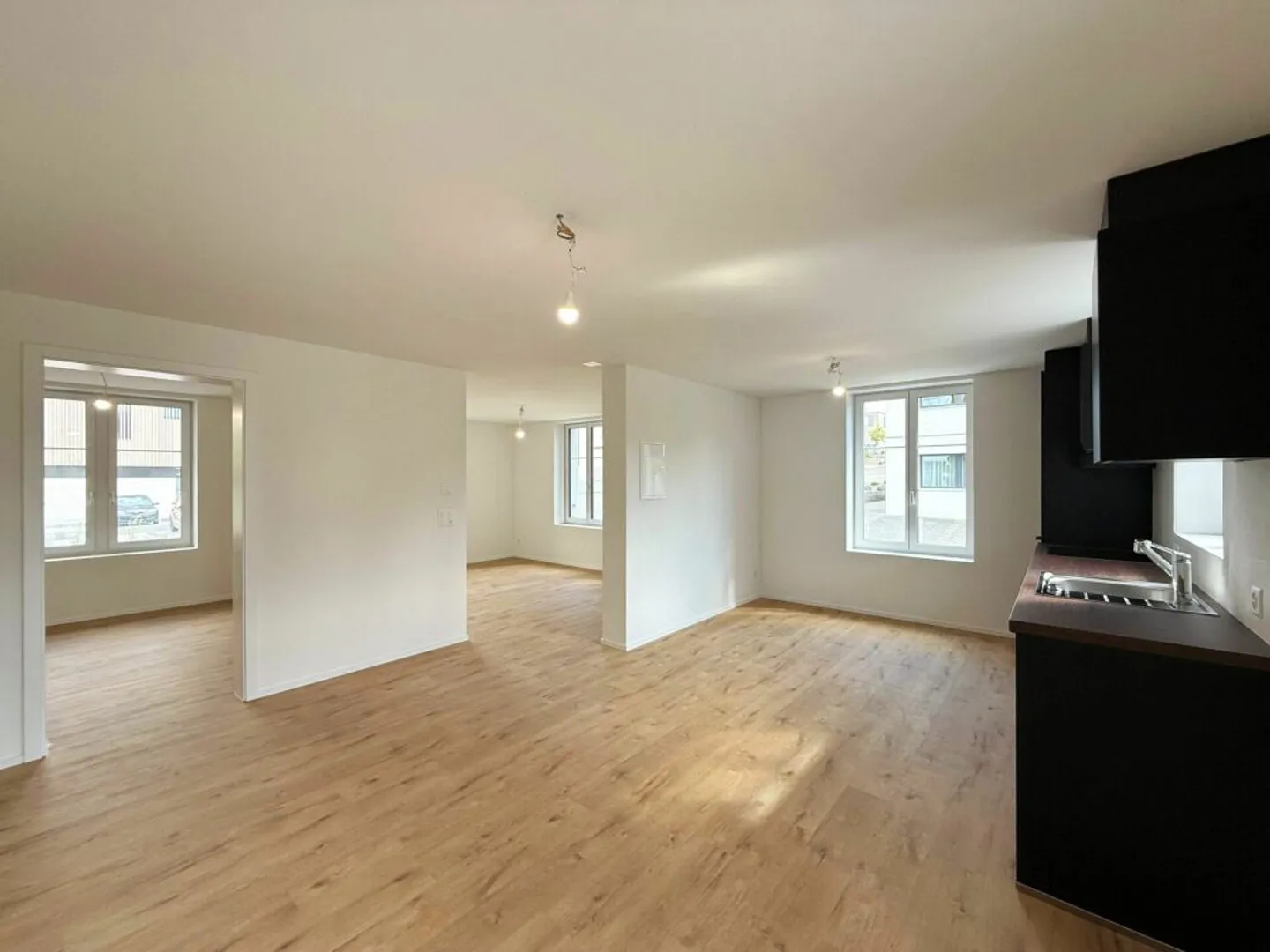Modernes 3.5-Zimmer-Apartment mit Balkon - Foto 5 von 8