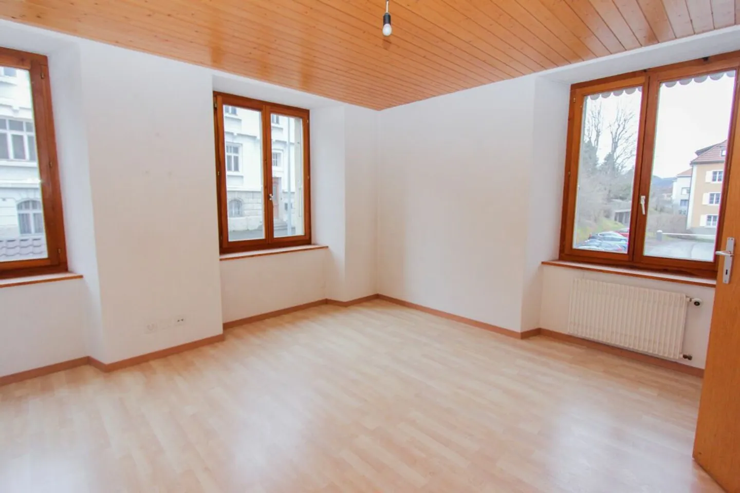 2.5-room apartment in a small building - Photo 2 of 8