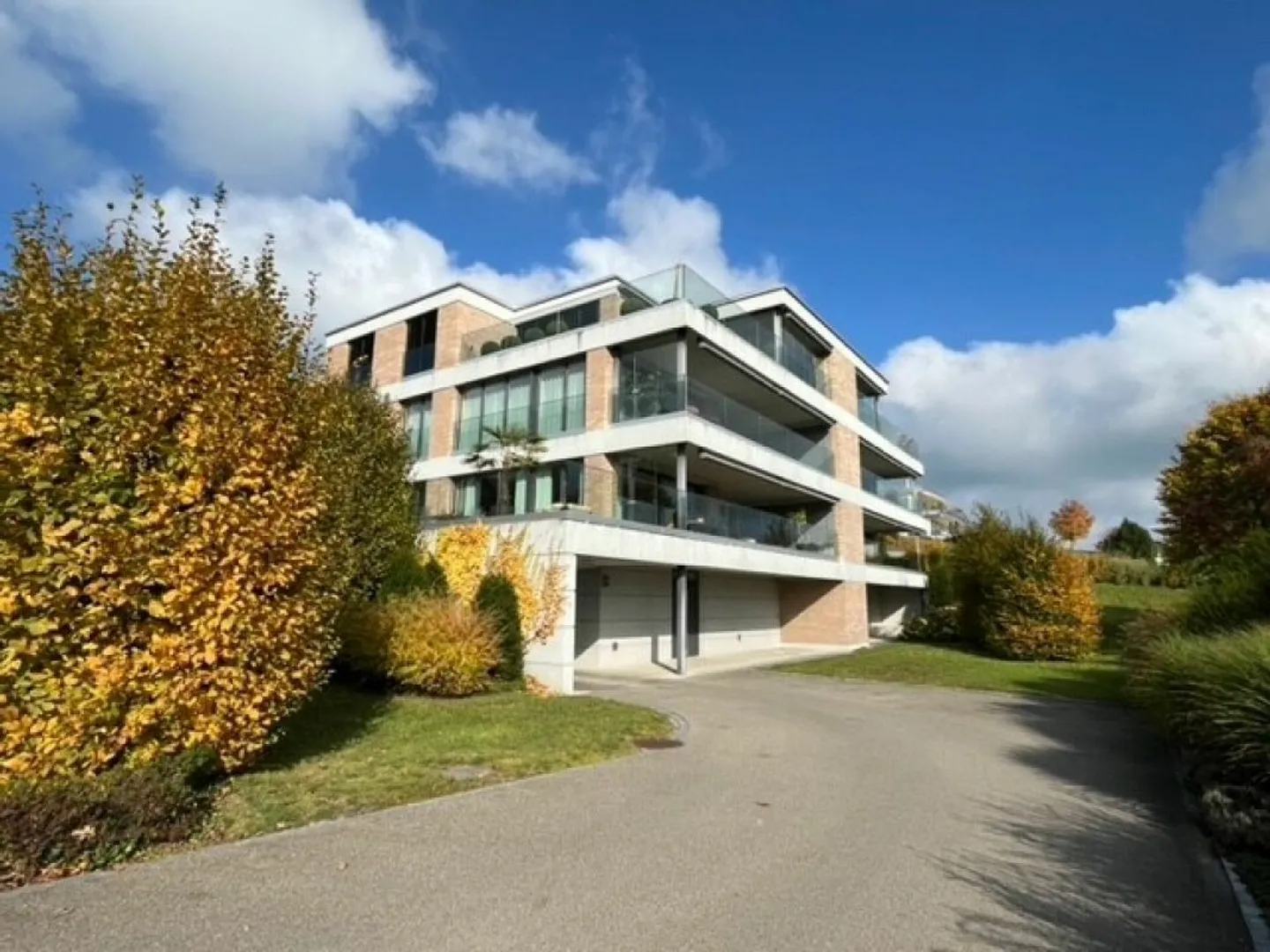 Exclusive ground floor apartment with huge balcony and great view - Photo 2 of 12