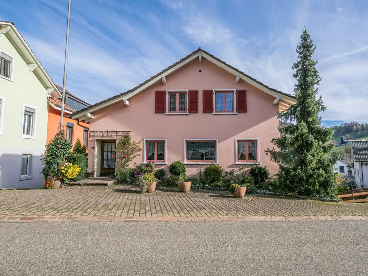 Detached house with dream view and large garden - Photo 1 of 8