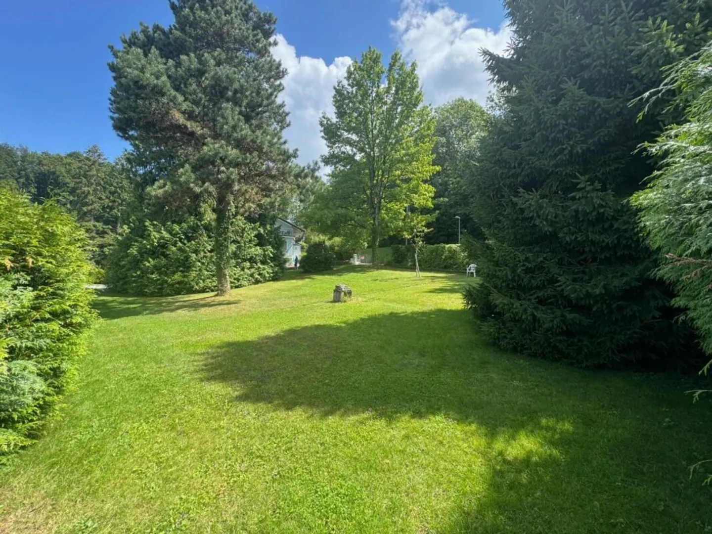 Wunderschönes Baugrundstück von 1800 m2 mit Einfamilienhaus - Foto 1 von 6