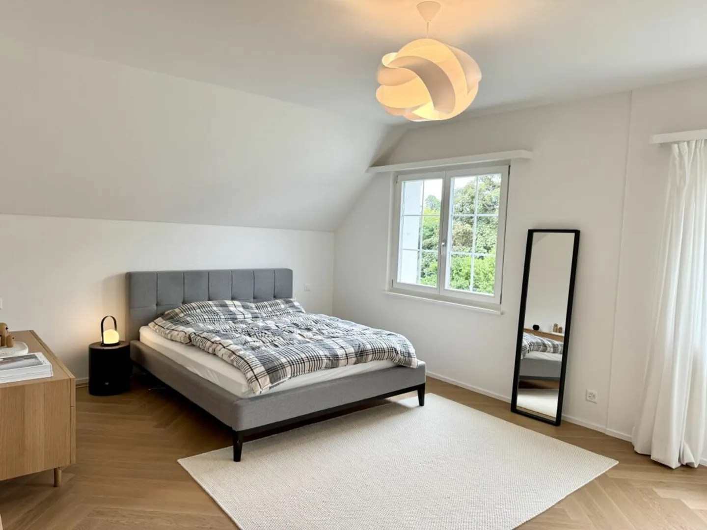 Vivere spazioso in una posizione popolare - Foto 7 di 10