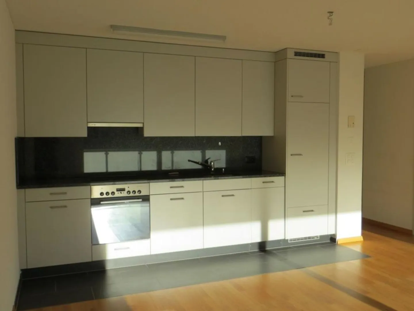 Moderne Wohnung Nähe See - Foto 2 von 10