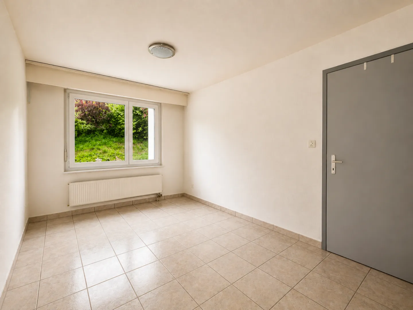 Appartamento di 3 stanze con veranda e posizione privilegiata - Foto 9 di 13