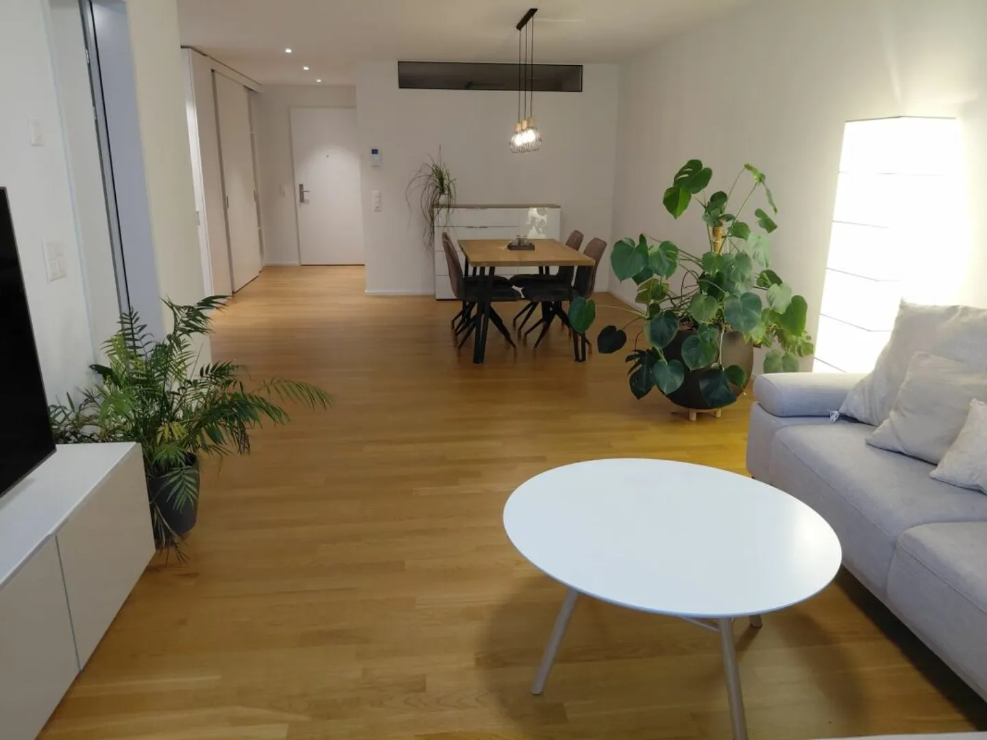 Modernes Apartment mit grossem Balkon - Foto 2 von 8