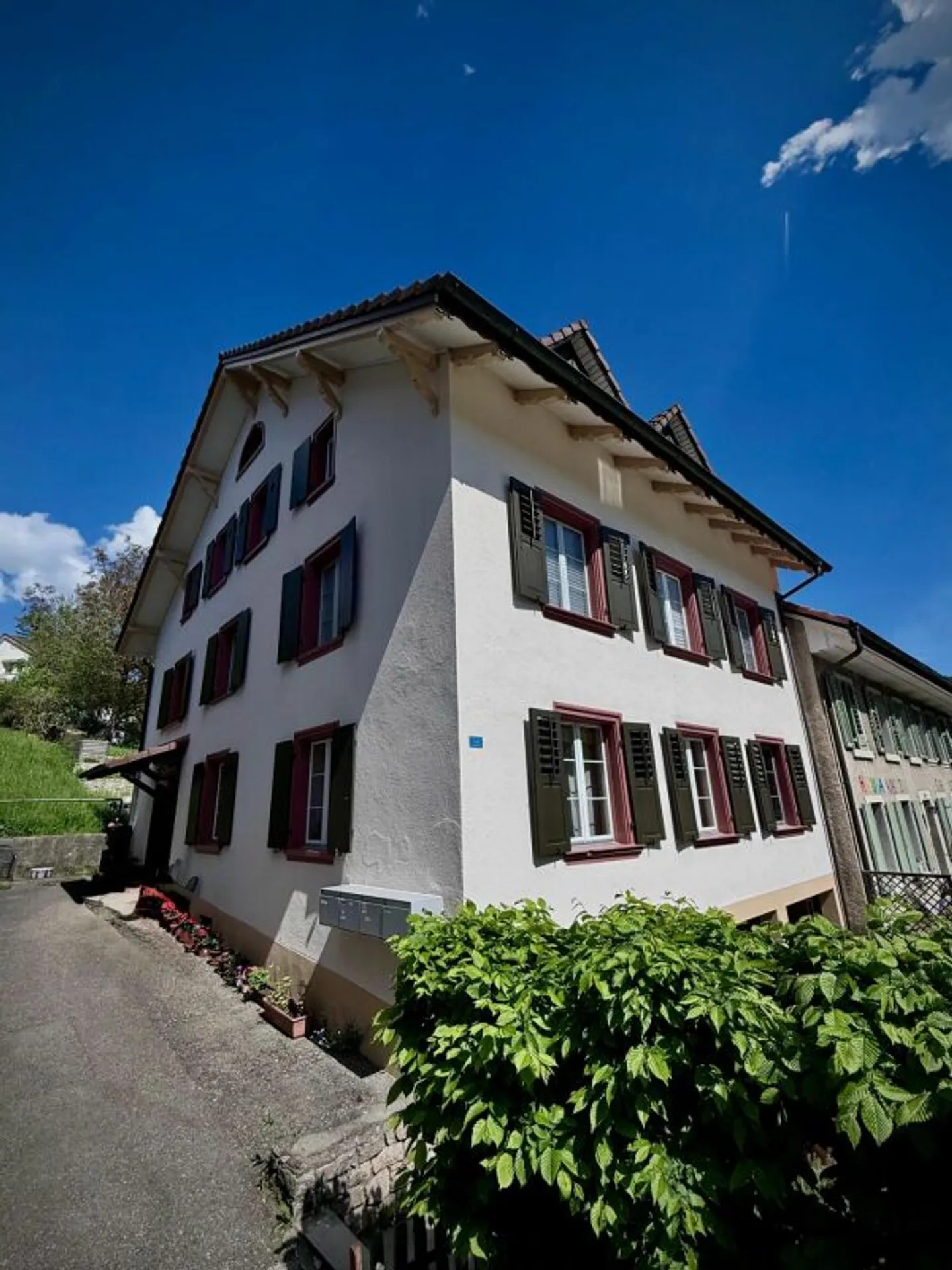 Charmantes Mehrfamilienhaus - Foto 1 von 4
