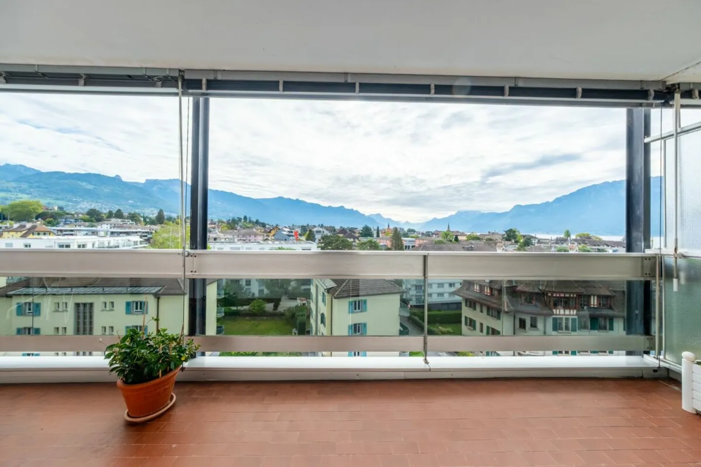 Lake View Apartment in La Tour-de-Peilz - Photo 12 of 13