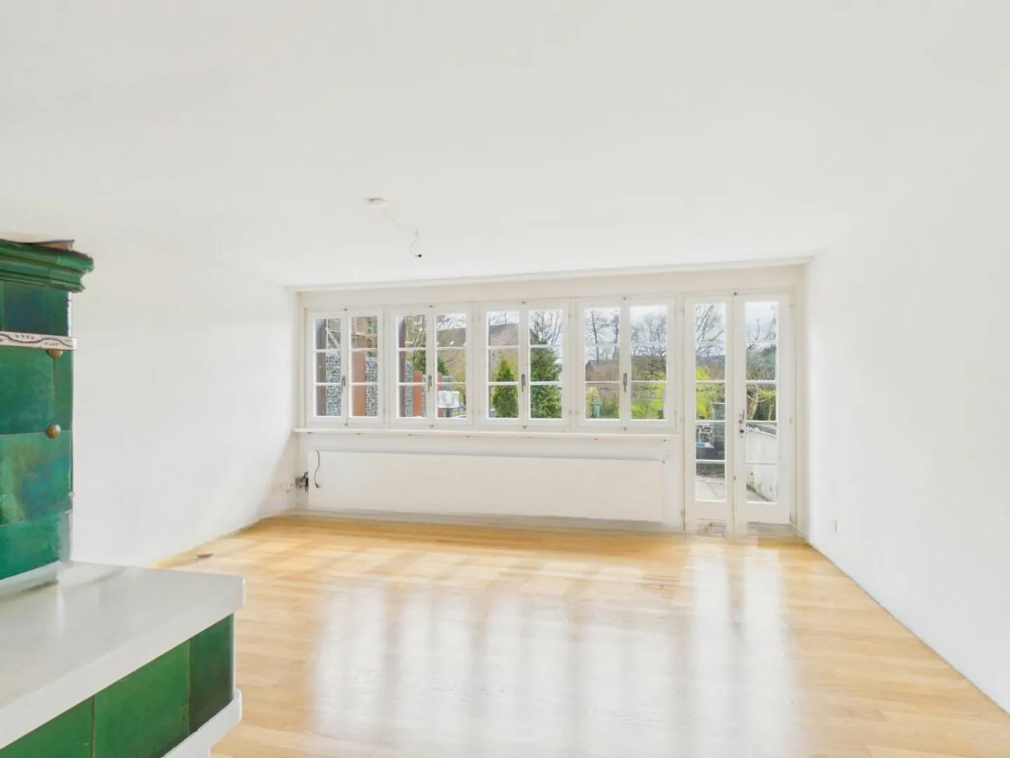 Charming 4.5-Room Townhouse in Historic Setting in Mönchaltorf - Photo 5 of 13