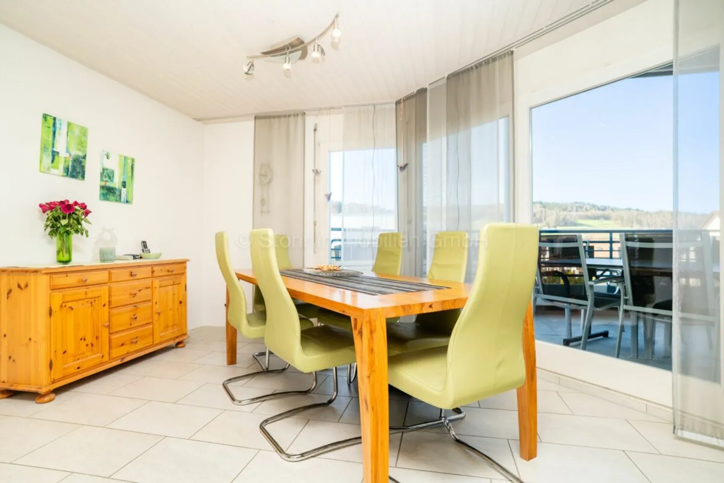 Bright 5 ½-room attic apartment in a family-friendly neighborhood - Photo 4 of 13