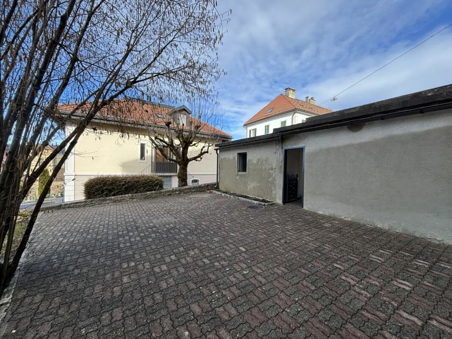 Beautiful family building with terrace and garden - Photo 4 of 13