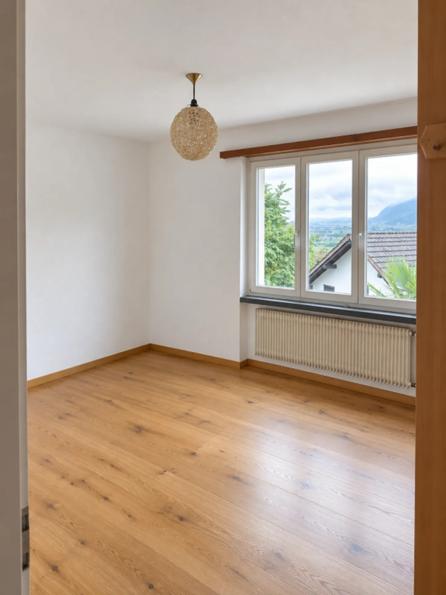 6½-Room Single-Family House in the Green with Beautiful View - Photo 5 of 13