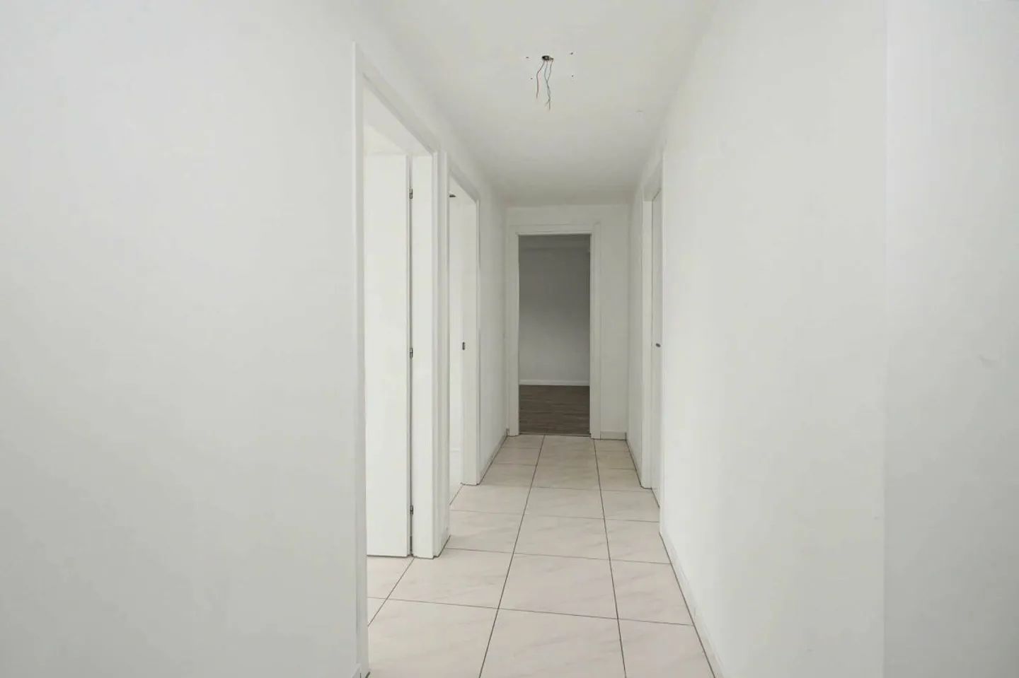 Renovated 3-room apartment in Reinach - Photo 3 of 7