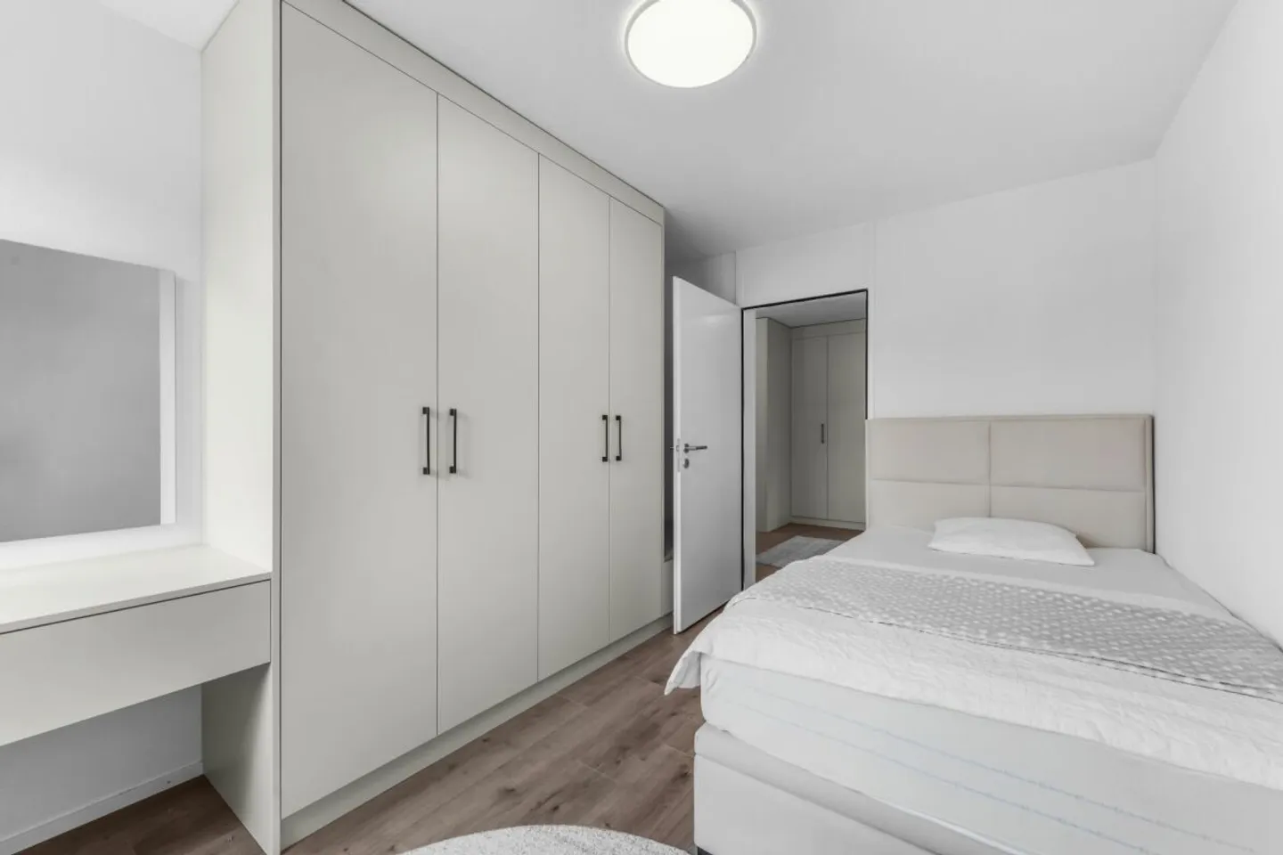 Living with Comfort and a View - 5.5 Rooms in the Center - Photo 12 of 13