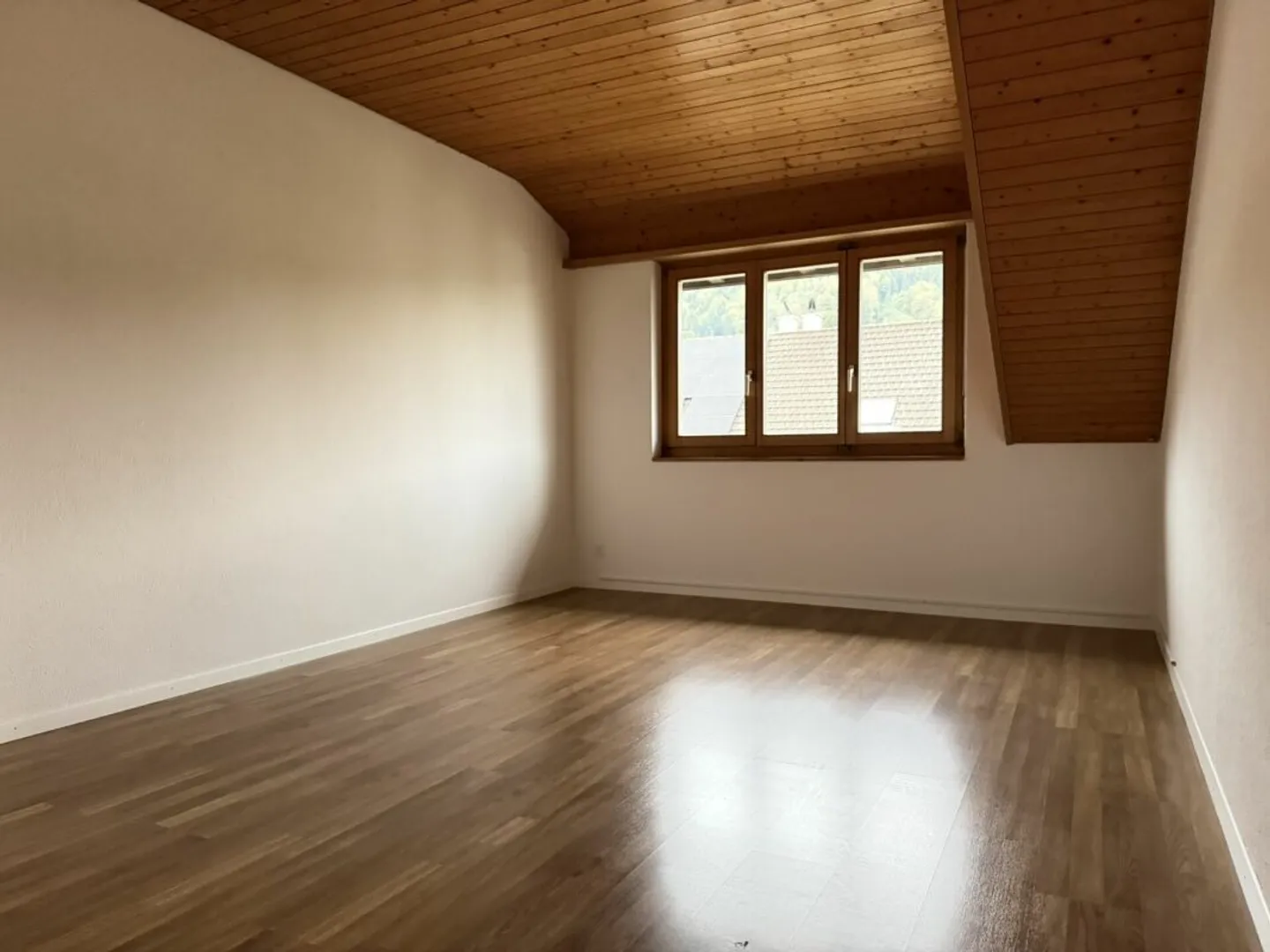 Charming 3.5-room attic apartment with fireplace in Menziken AG - Photo 10 of 13
