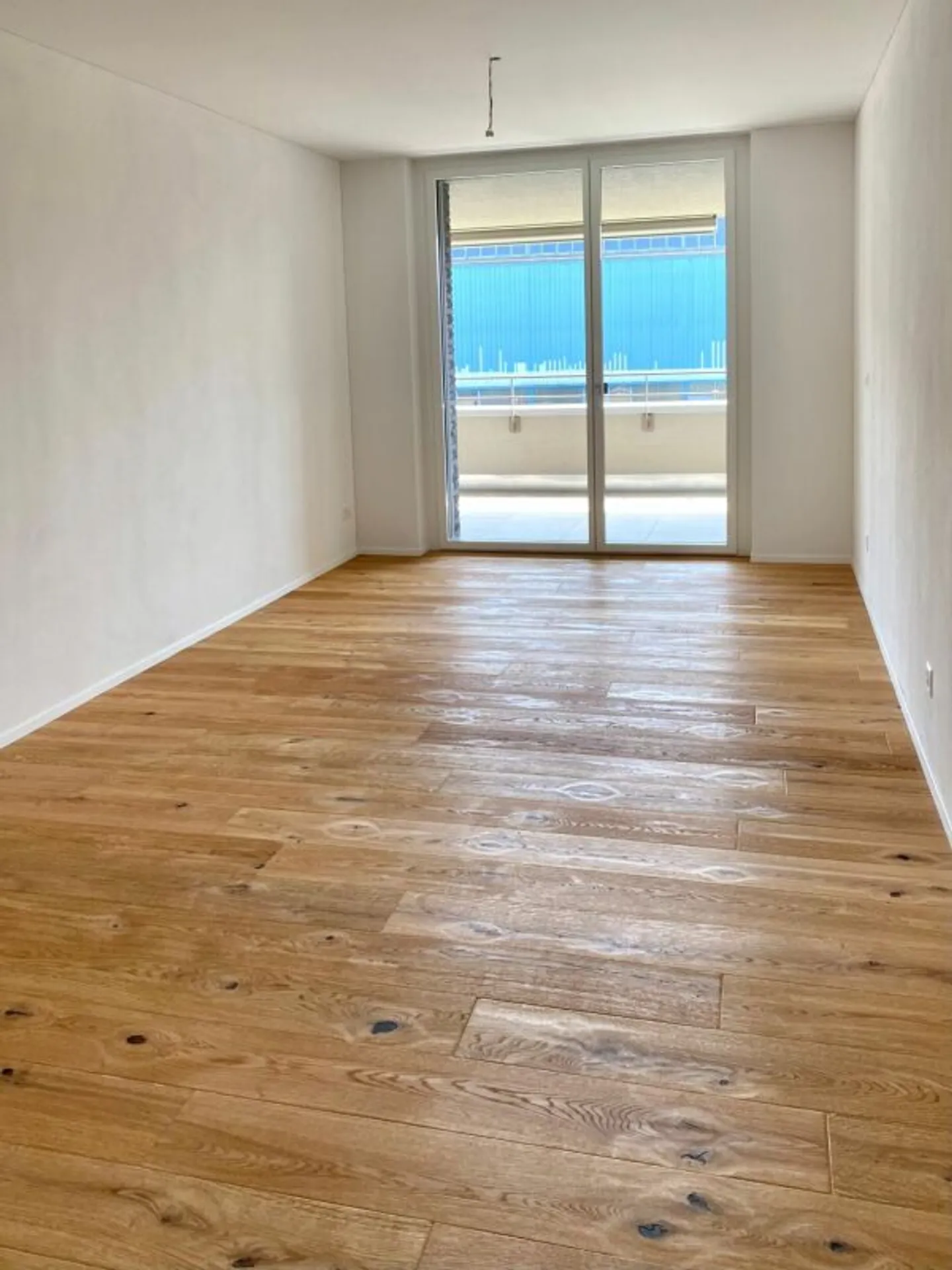 Moderne Wohnung mit grosser Terrasse - Foto 2 von 11