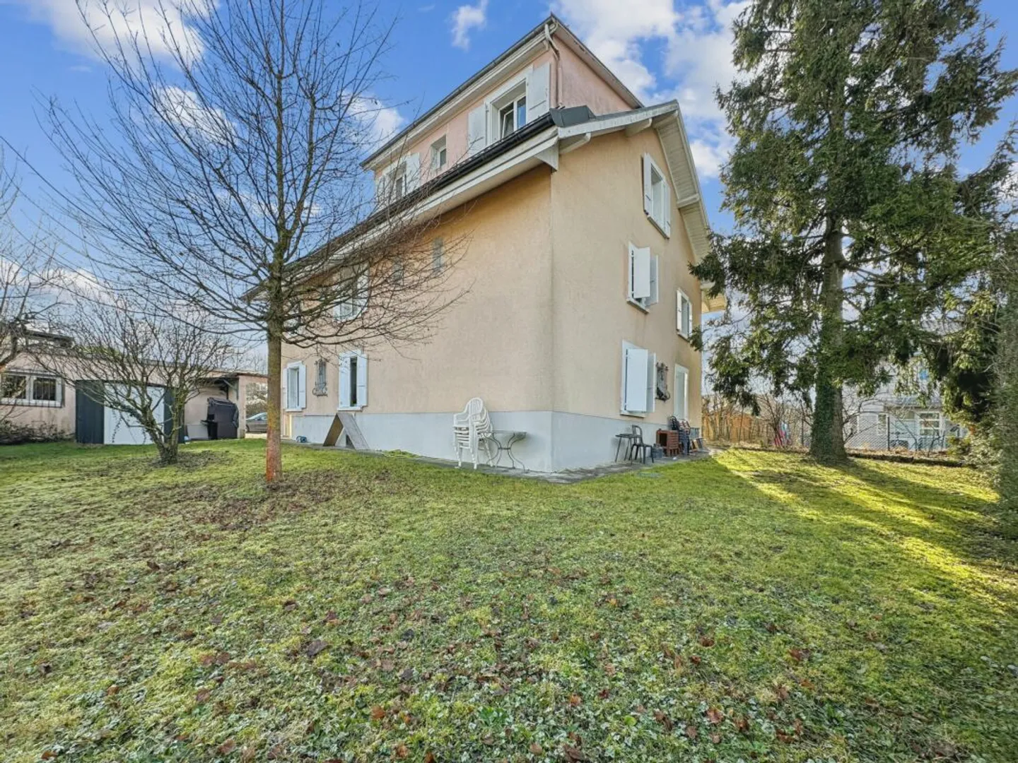 MIETSHAUS MIT 5 WOHNUNGEN UND UNABHÄNGIGEM ANBAU - Foto 2 von 13