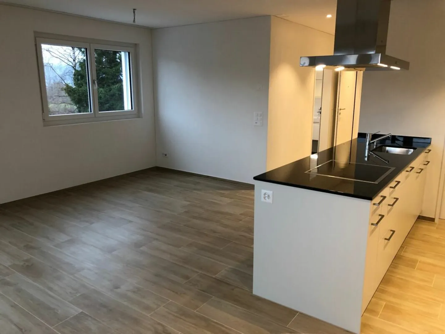 Modernes 3.5 Zimmer Apartment - Foto 1 von 8