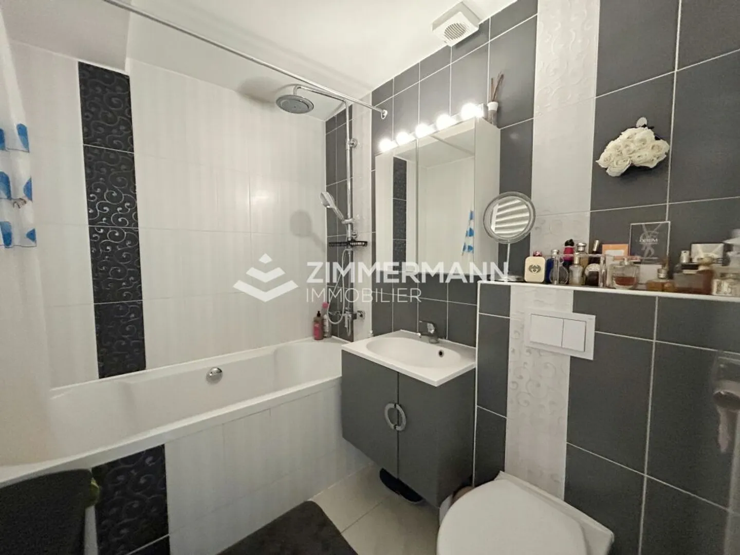 Spacious house with veranda, garden and outbuilding - just minutes from Geneva - Photo 8 of 9