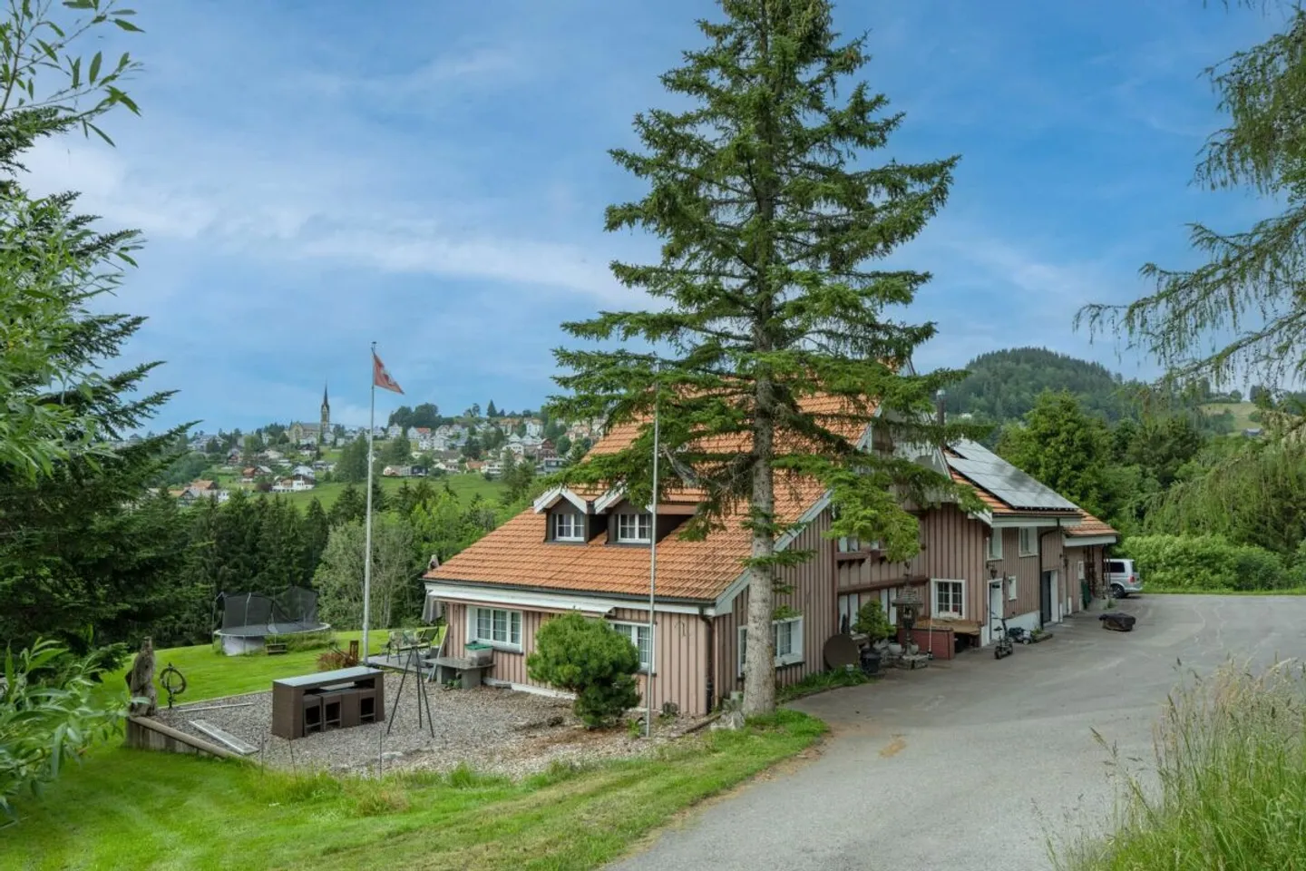 Very generous, renovated Appenzeller house with absolute privacy - Photo 4 of 10