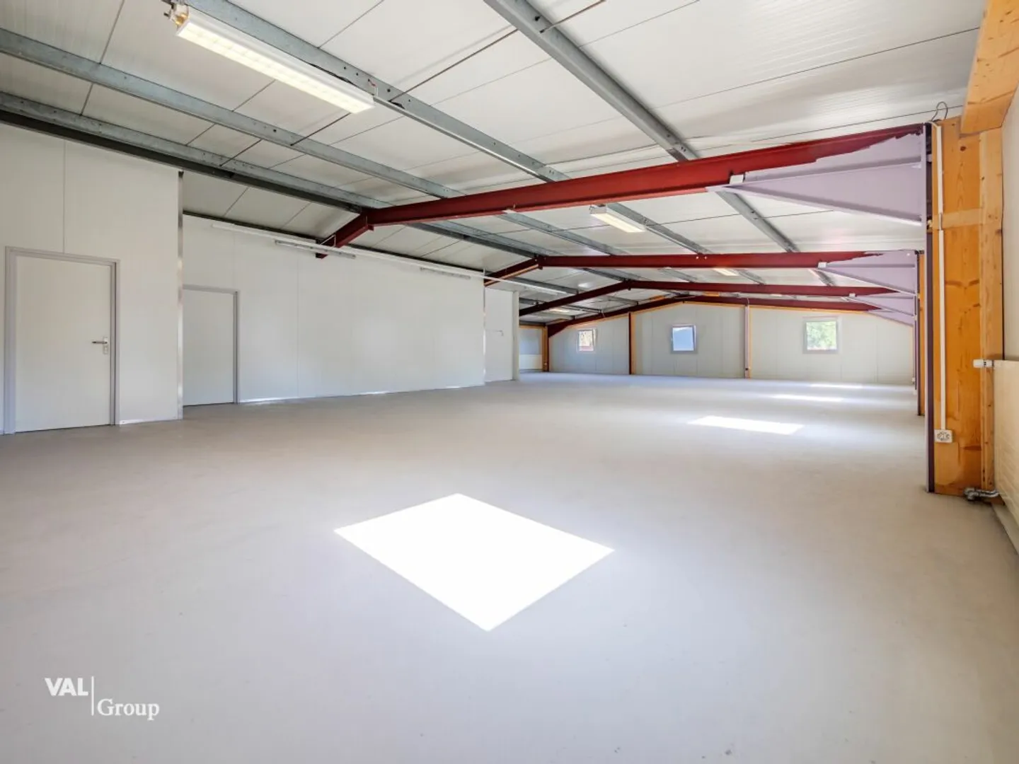 Moderne halle commerciale avec rendement attractif - Photo 9 of 12