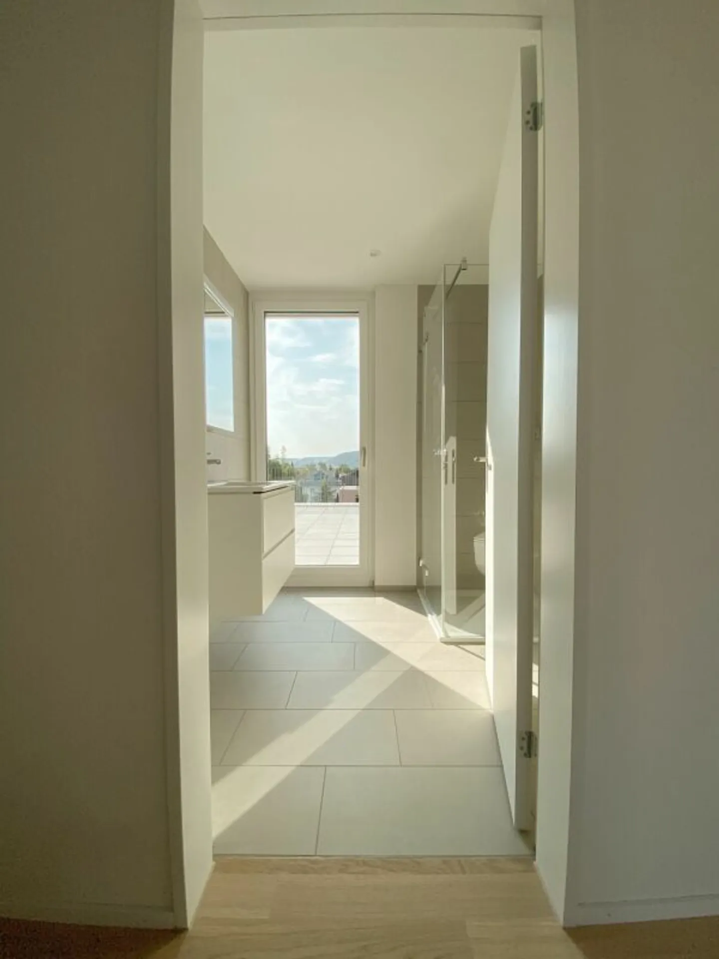 Erstvermietung: Moderne 2.5-Zimmer Attika-Neubauwohnung - Photo 5 sur 8