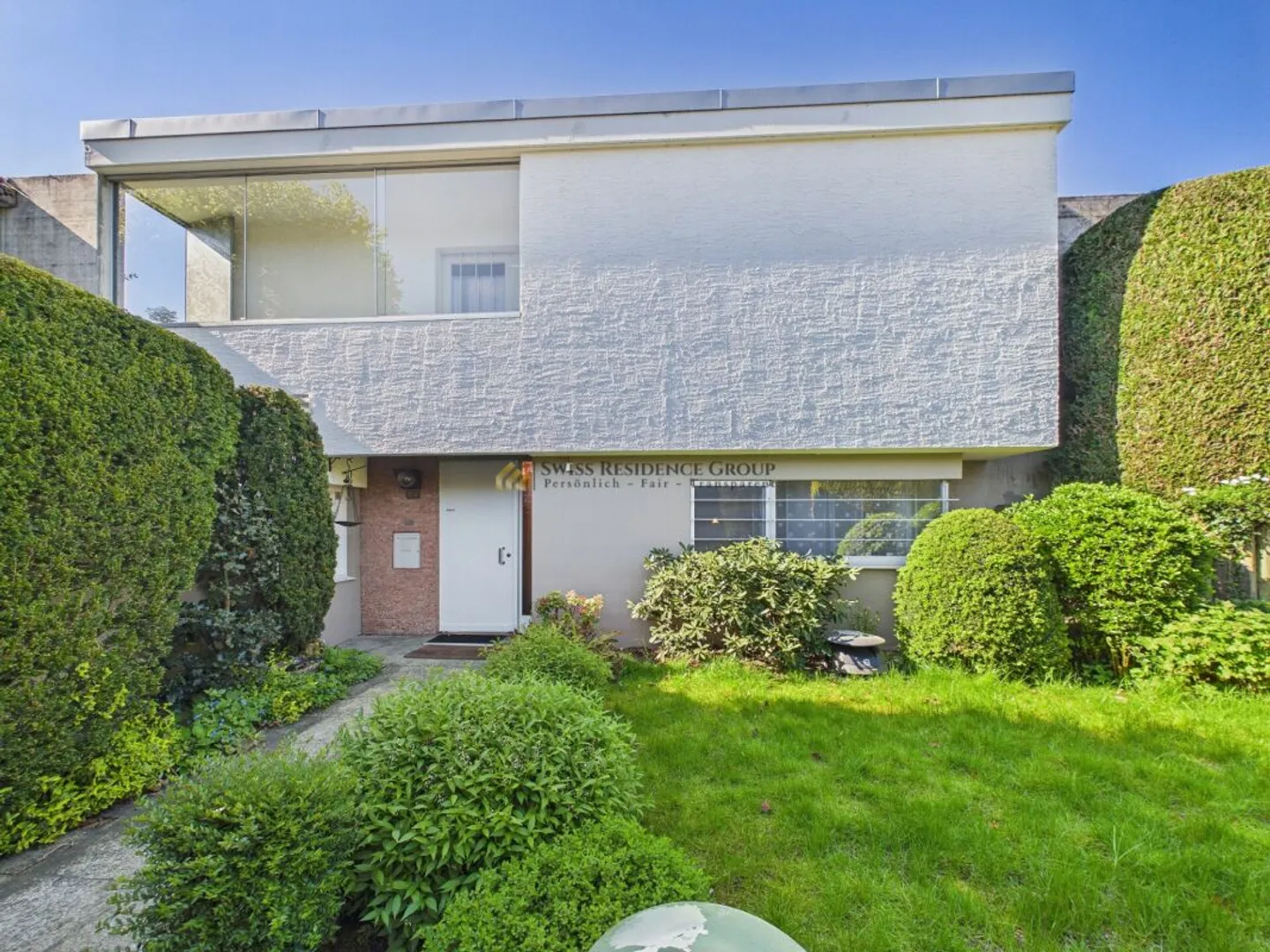 Spacious 6-Room Single-Family House with Garden Idyl and Garage - Photo 1 of 13