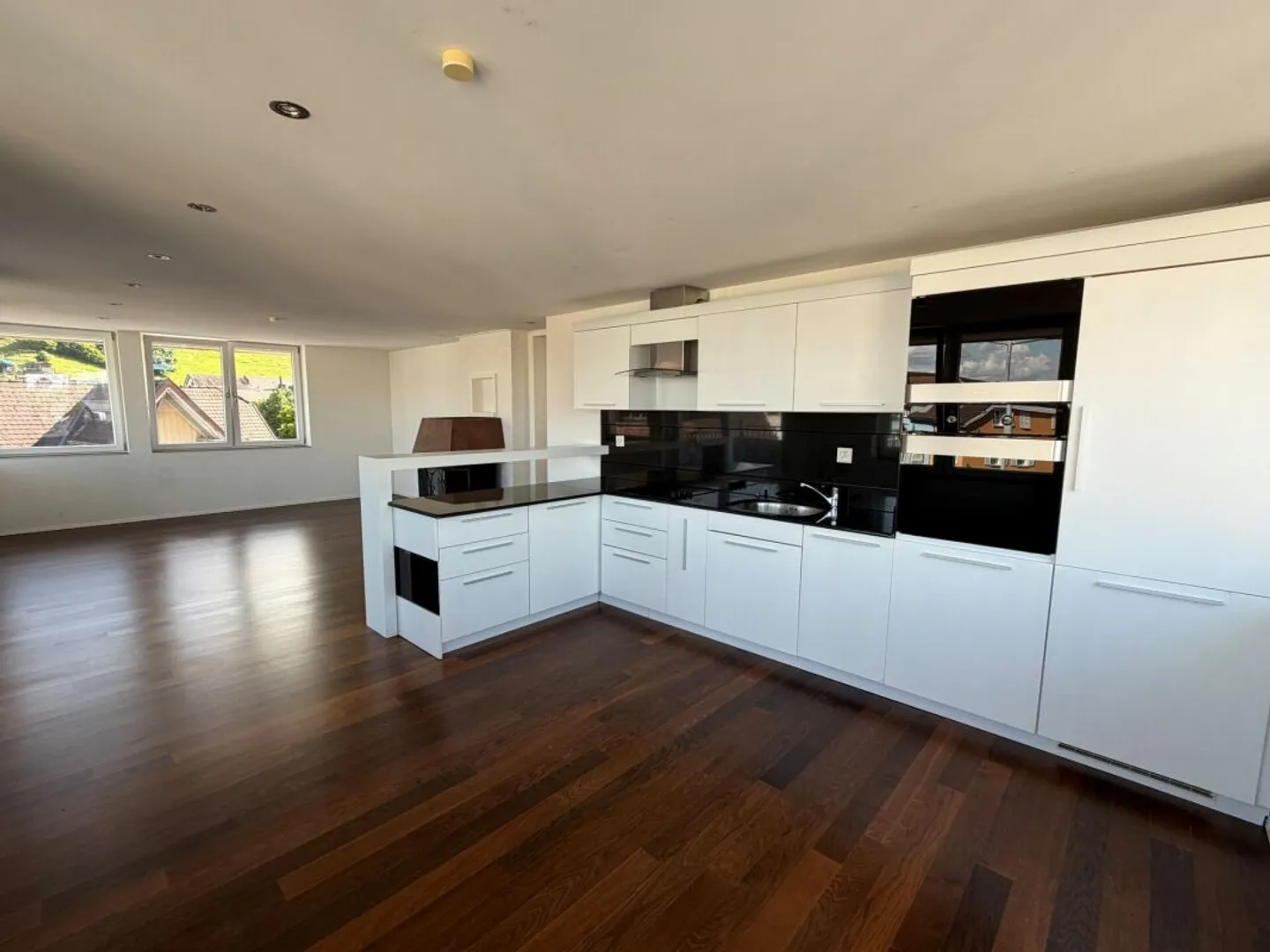 4.5-room penthouse apartment in a central location - Photo 1 of 11