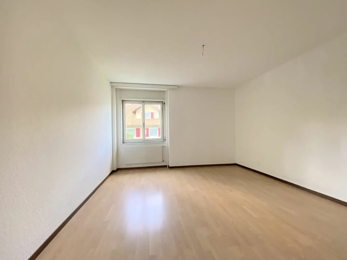 Spacious 3.5-room apartment on the raised ground floor - Photo 4 of 6