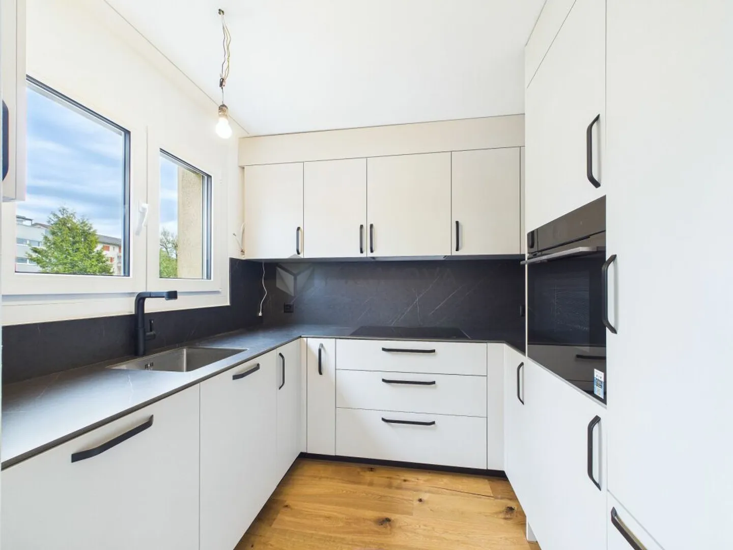 Appartamento 3.5 camere ristrutturato di alta qualità in una zona residenziale ricercata - Foto 4 di 12