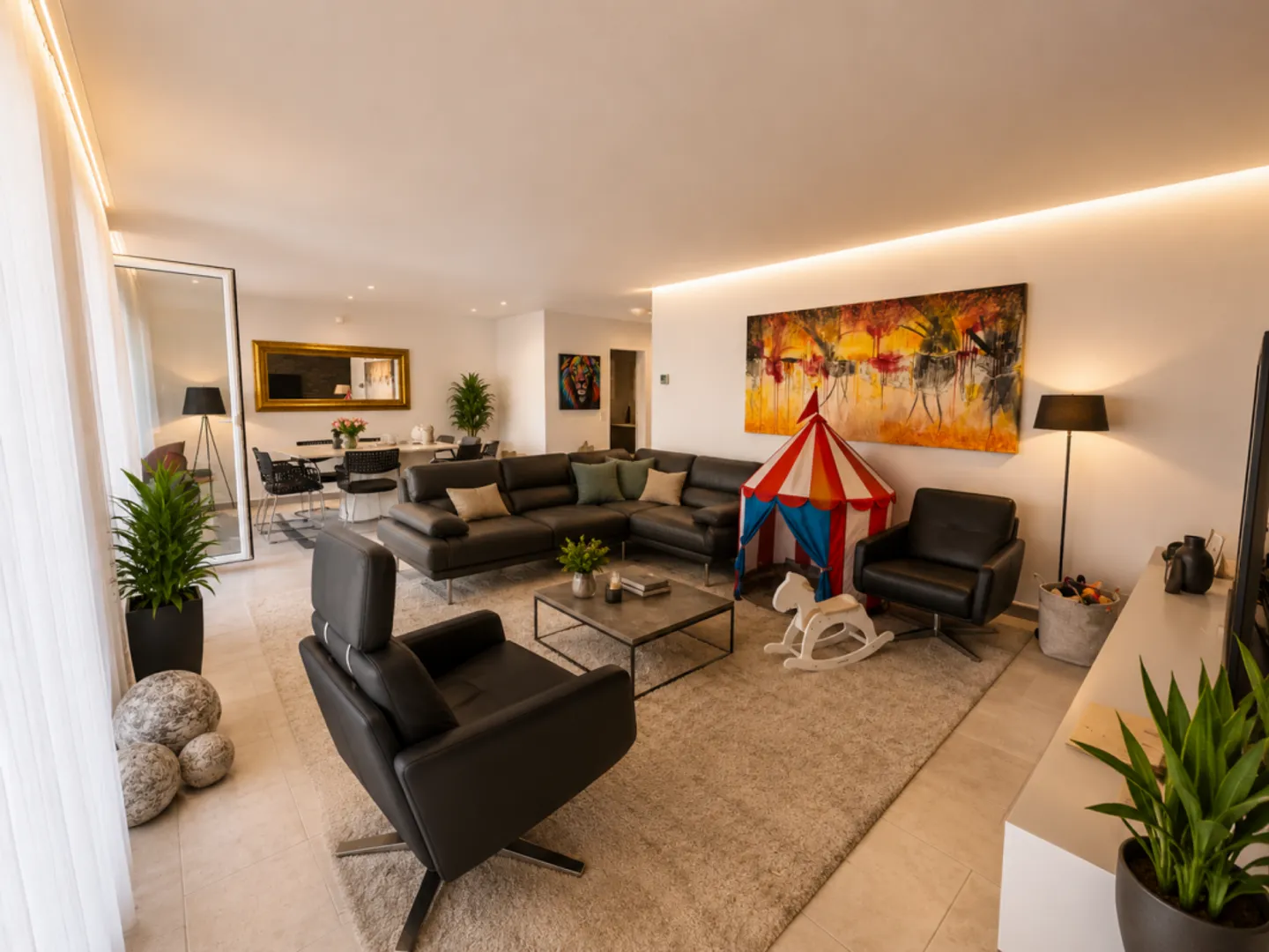 Exclusive Living Experience: Urban Maisonette with Private Wellness Oasis and View. - Photo 1 of 12