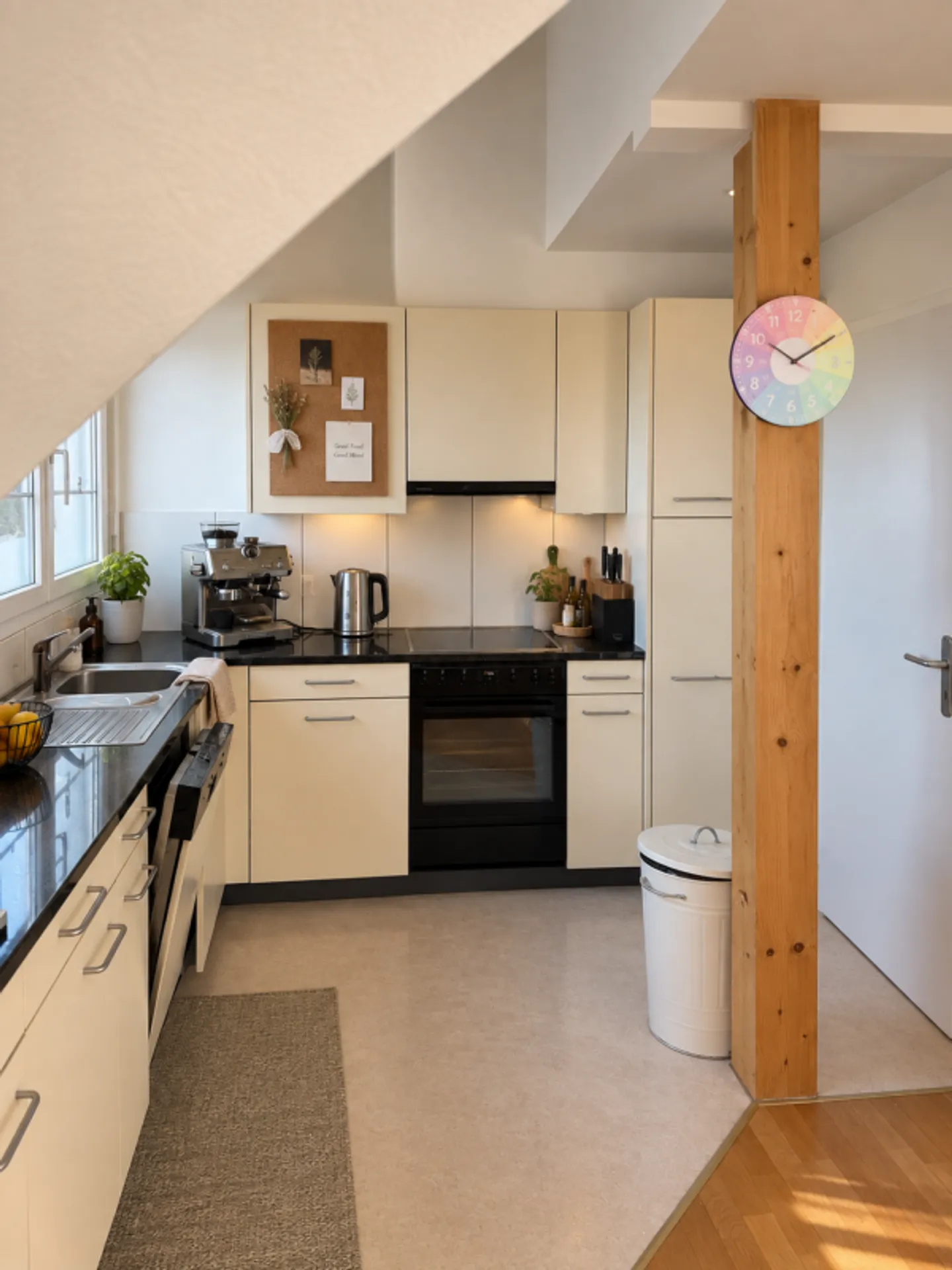 Quiet living, centrally connected - bright 4-room maisonette with large balcony in Muttenz - Photo 4 of 13