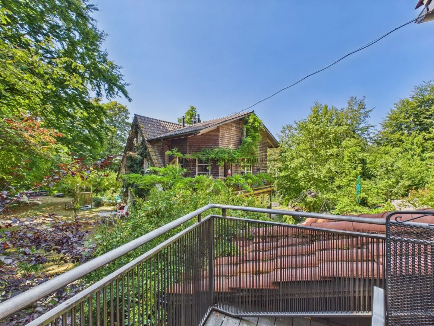 Living in a Clay House on Uetliberg - Photo 9 of 12